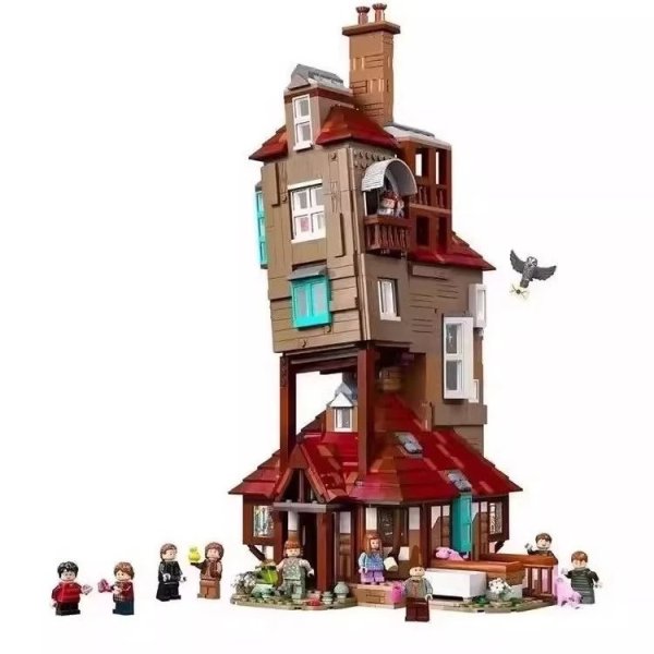 Building block toy compatible with the LEGO Harry Potter The Burrow Collector's Edition set.